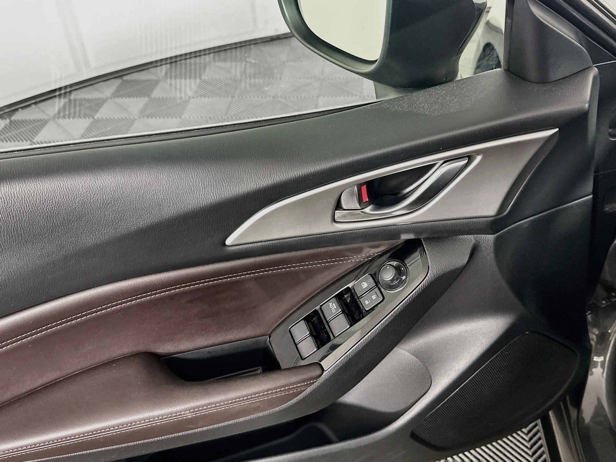 Used 2018 MAZDA MAZDA3 Touring FWD image 15