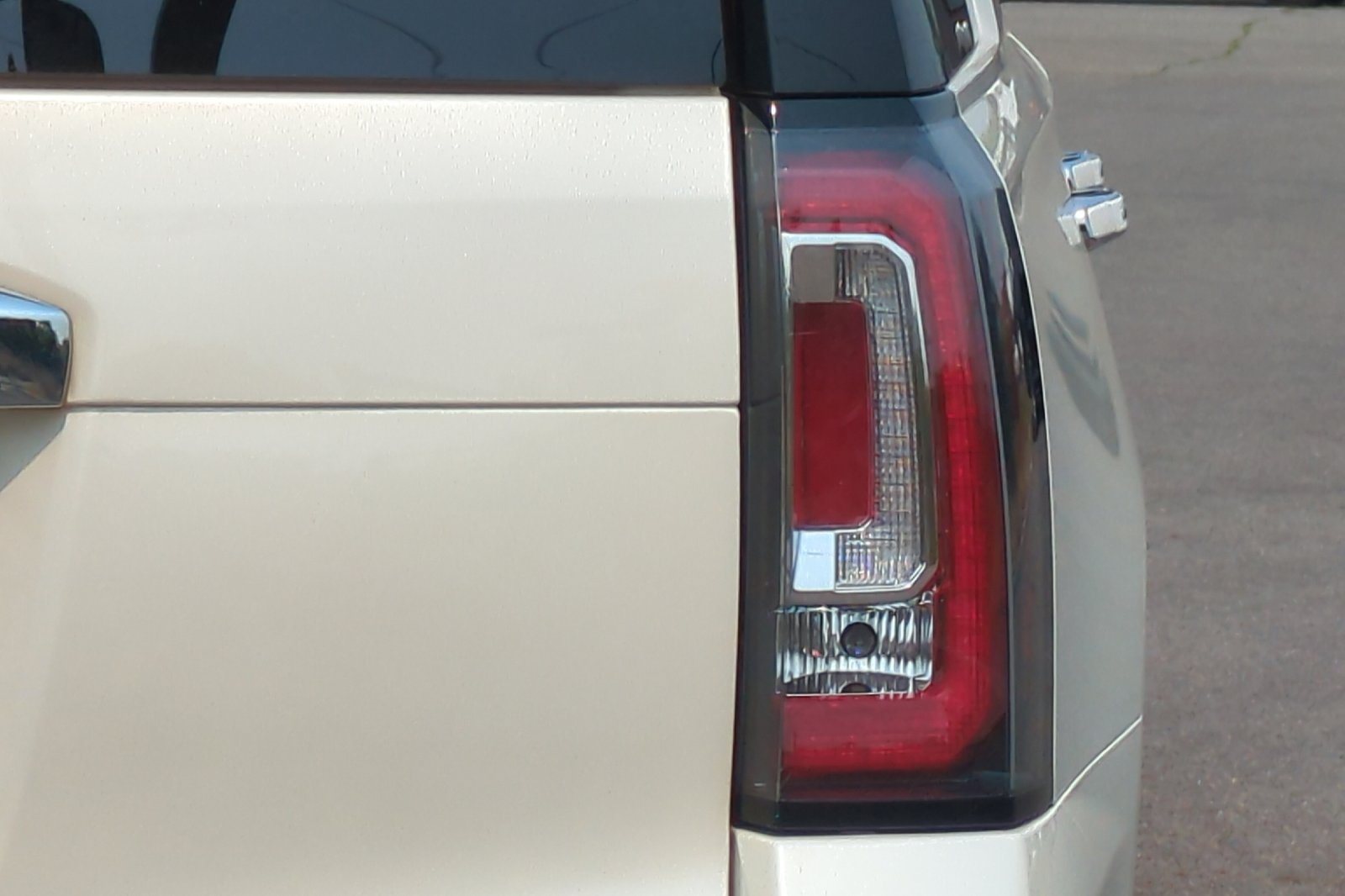 Used 2015 GMC Yukon Denali w/ Premium Package AWD/4WD image 47
