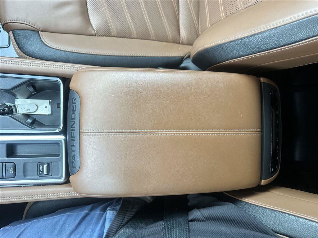 Used 2025 Nissan Pathfinder Platinum FWD image 45