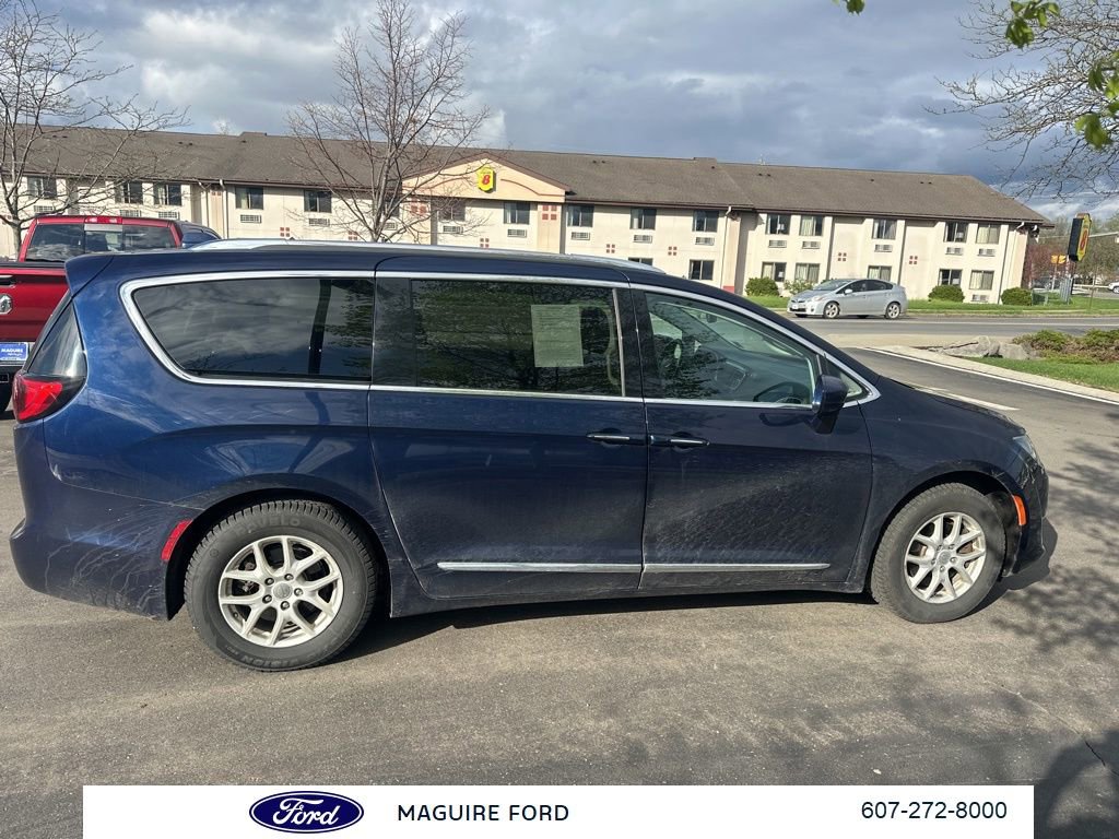 Used 2020 Chrysler Pacifica Touring-L image 3