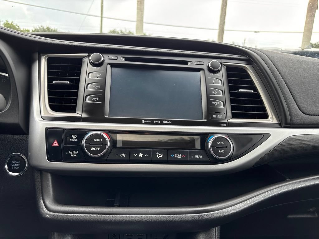 Used 2019 Toyota Highlander SE AWD/4WD image 25
