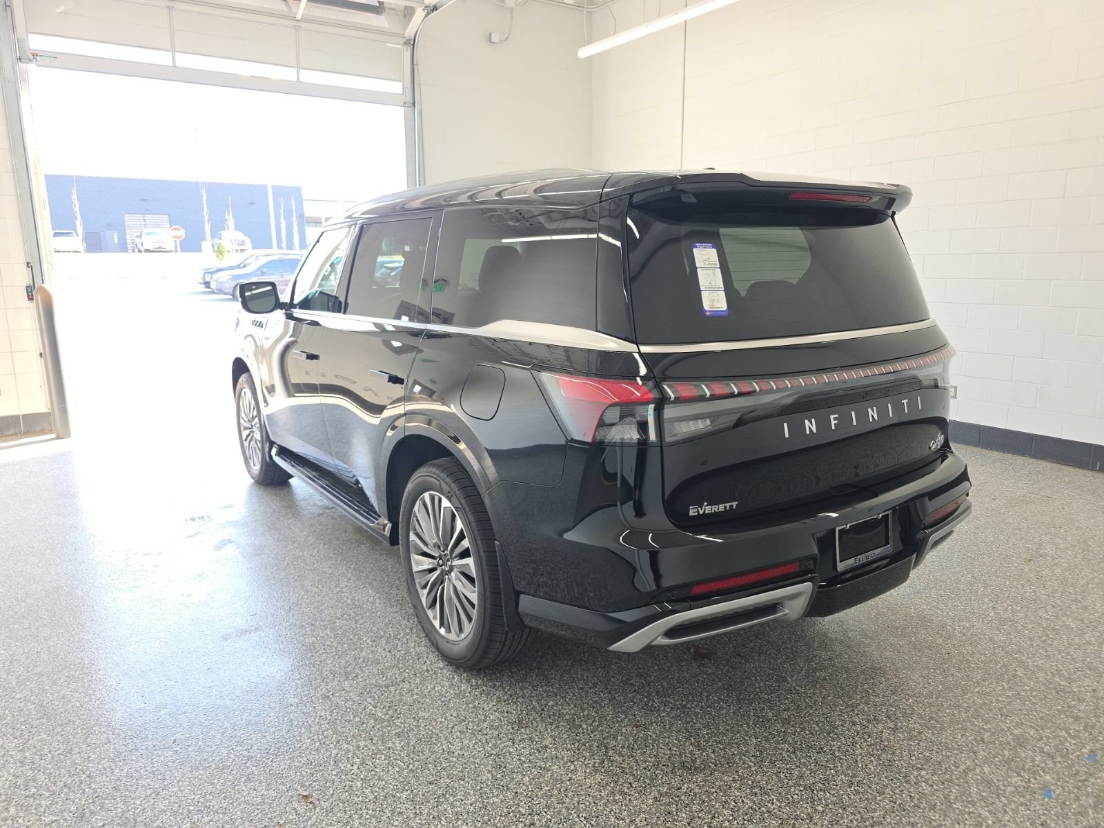New 2026 INFINITI QX80 Luxe w/ Cargo Package RWD image 3