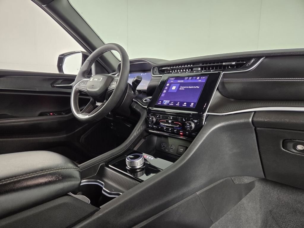 Certified 2025 Jeep Grand Cherokee Altitude image 31