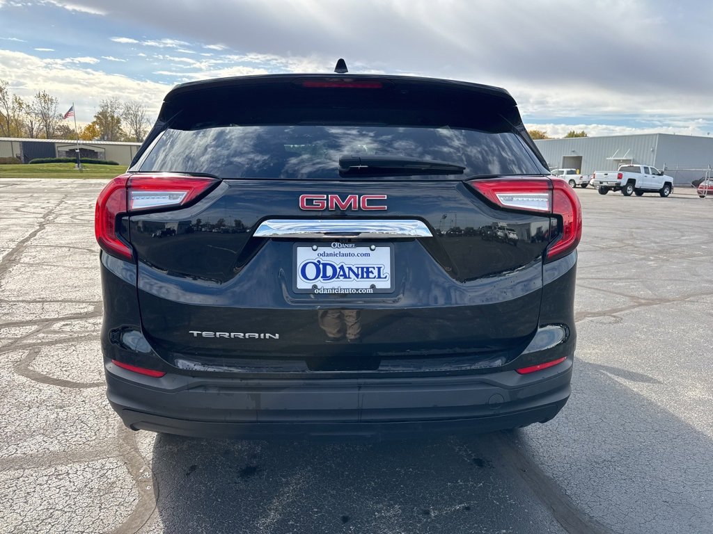 Used 2024 GMC Terrain SLE image 6