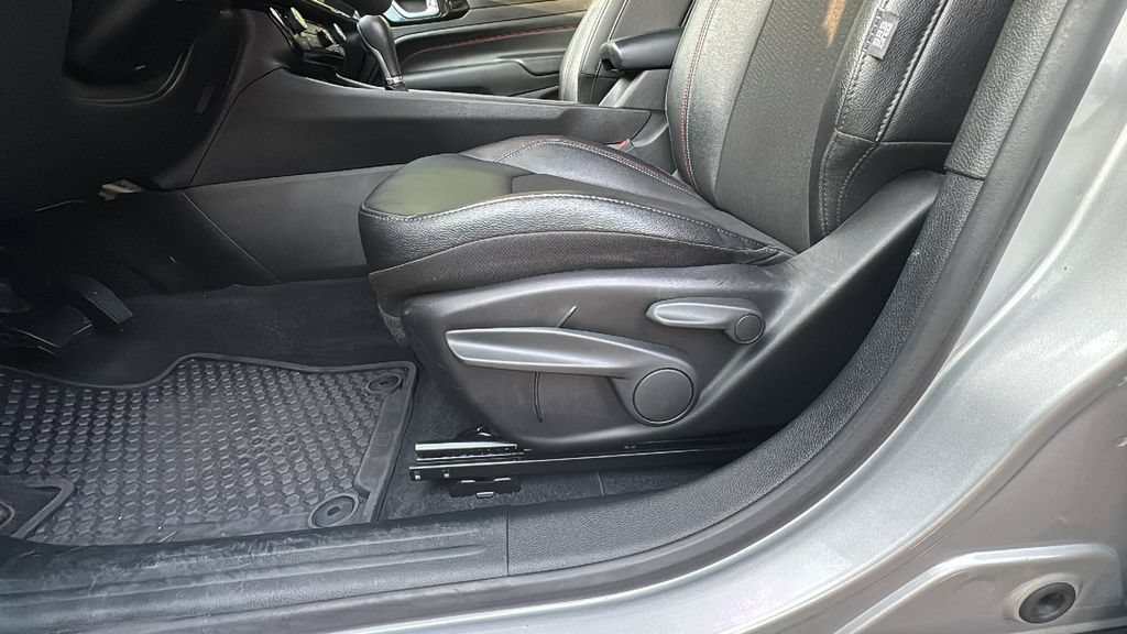 Used 2025 Jeep Compass Trailhawk AWD/4WD image 9