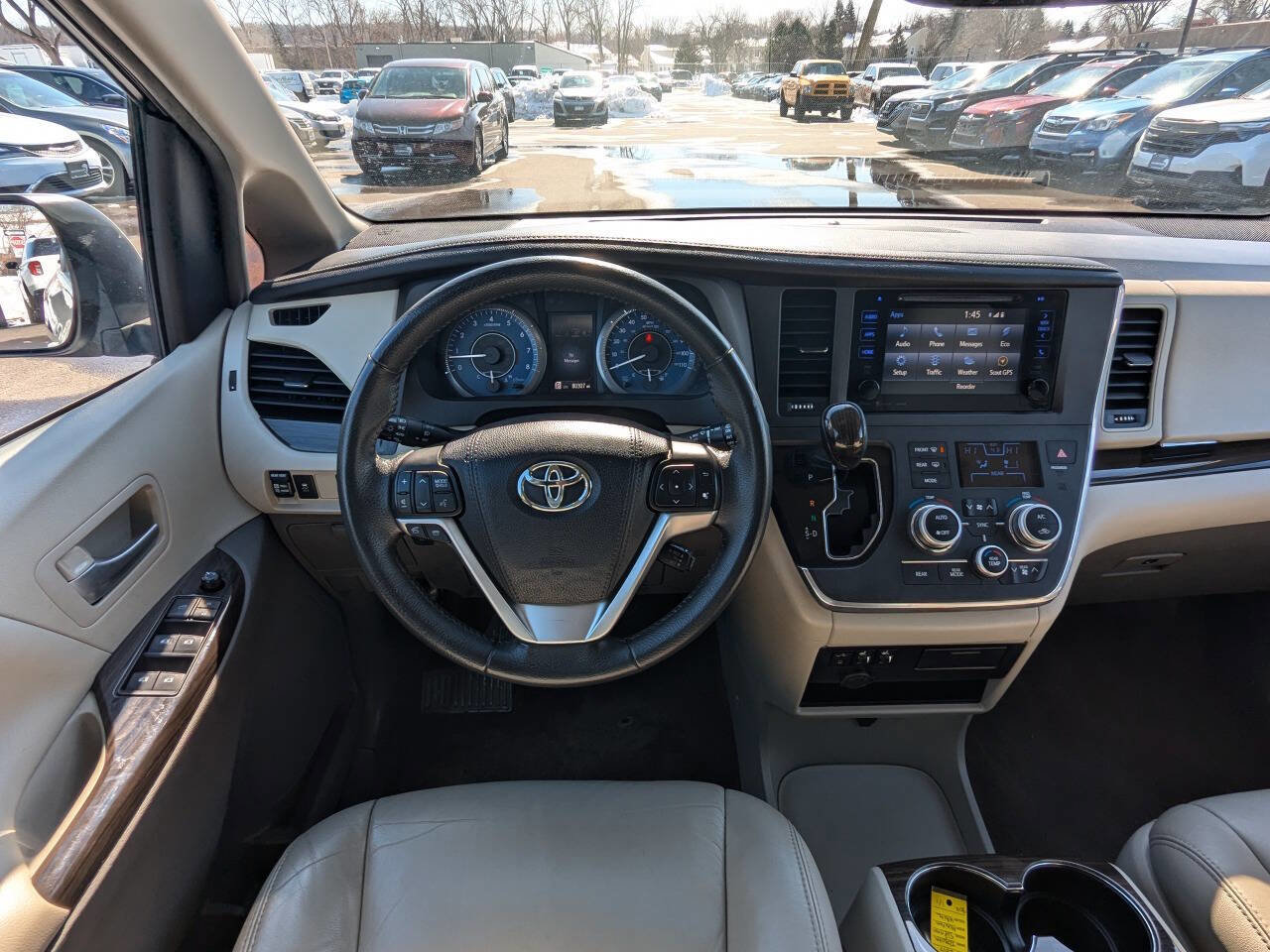 Used 2017 Toyota Sienna XLE image 17