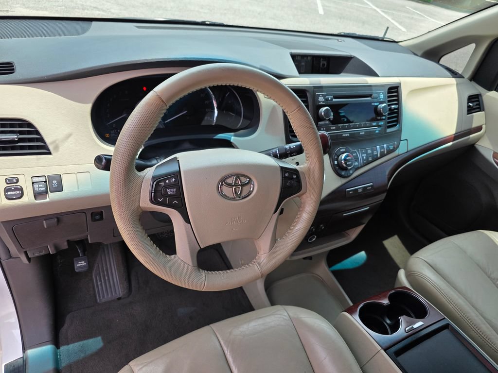 Used 2011 Toyota Sienna XLE FWD image 16