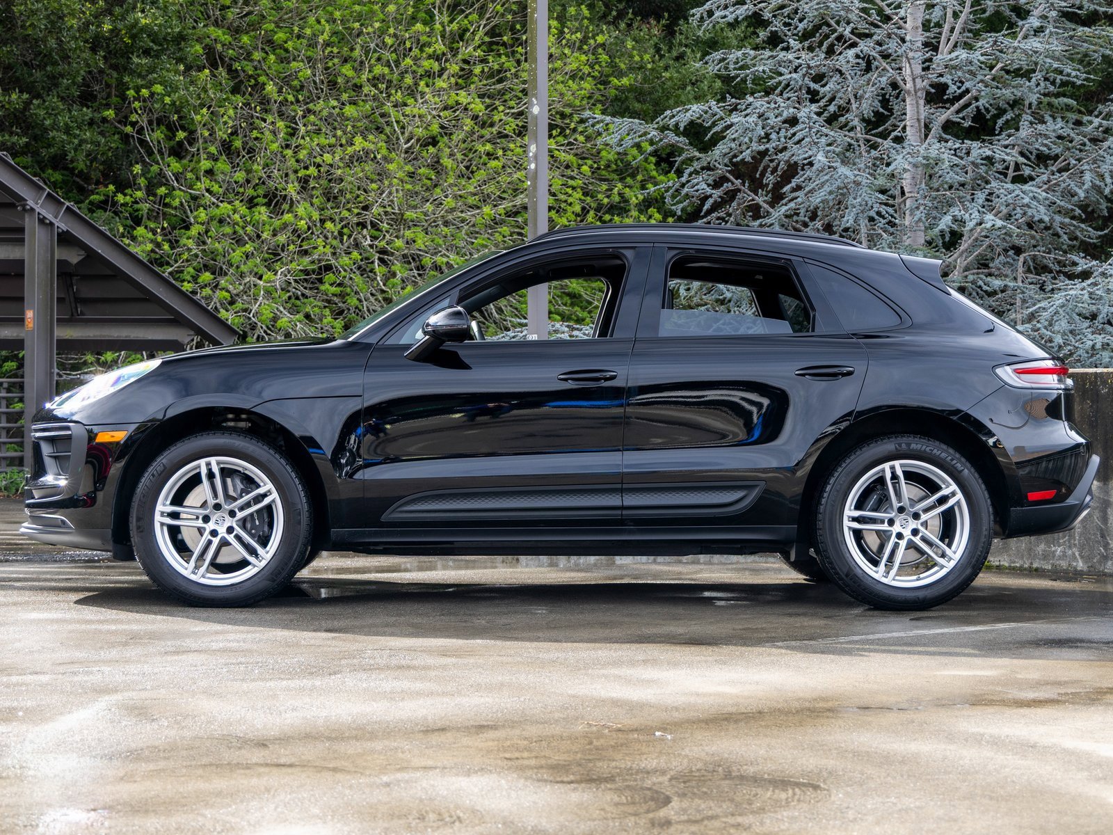 Certified 2025 Porsche Macan image 2