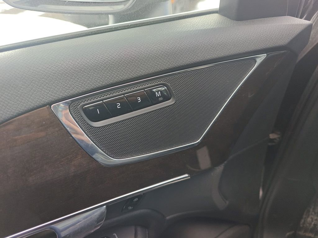 Used 2016 Volvo XC90 T6 Momentum w/ Momentum Plus Package image 7