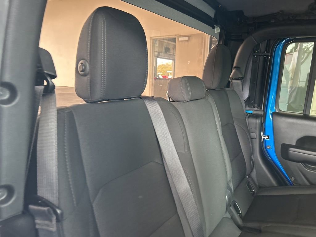 Used 2022 Jeep Gladiator Willys image 32