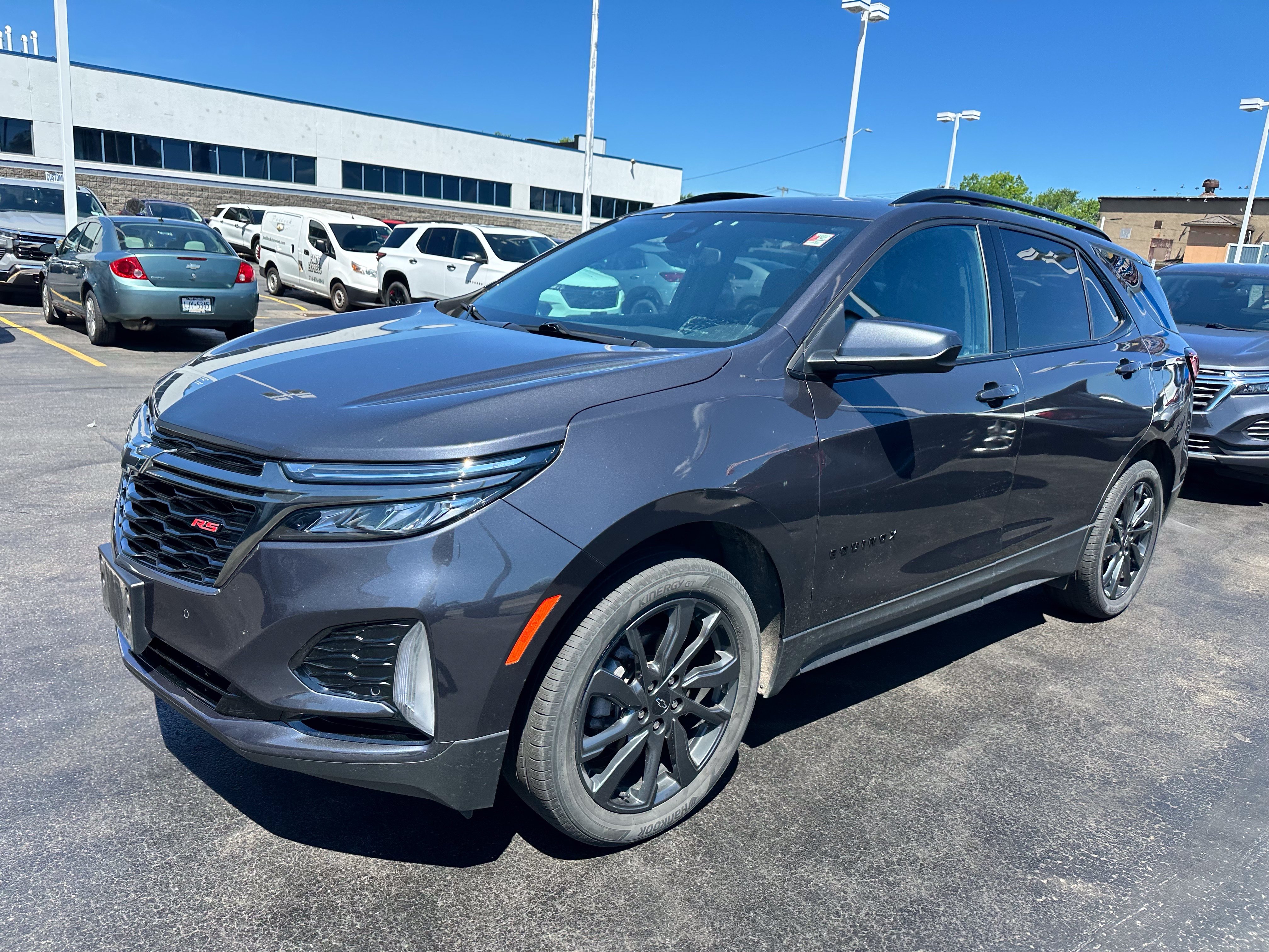 Used 2023 Chevrolet Equinox RS AWD/4WD image 3