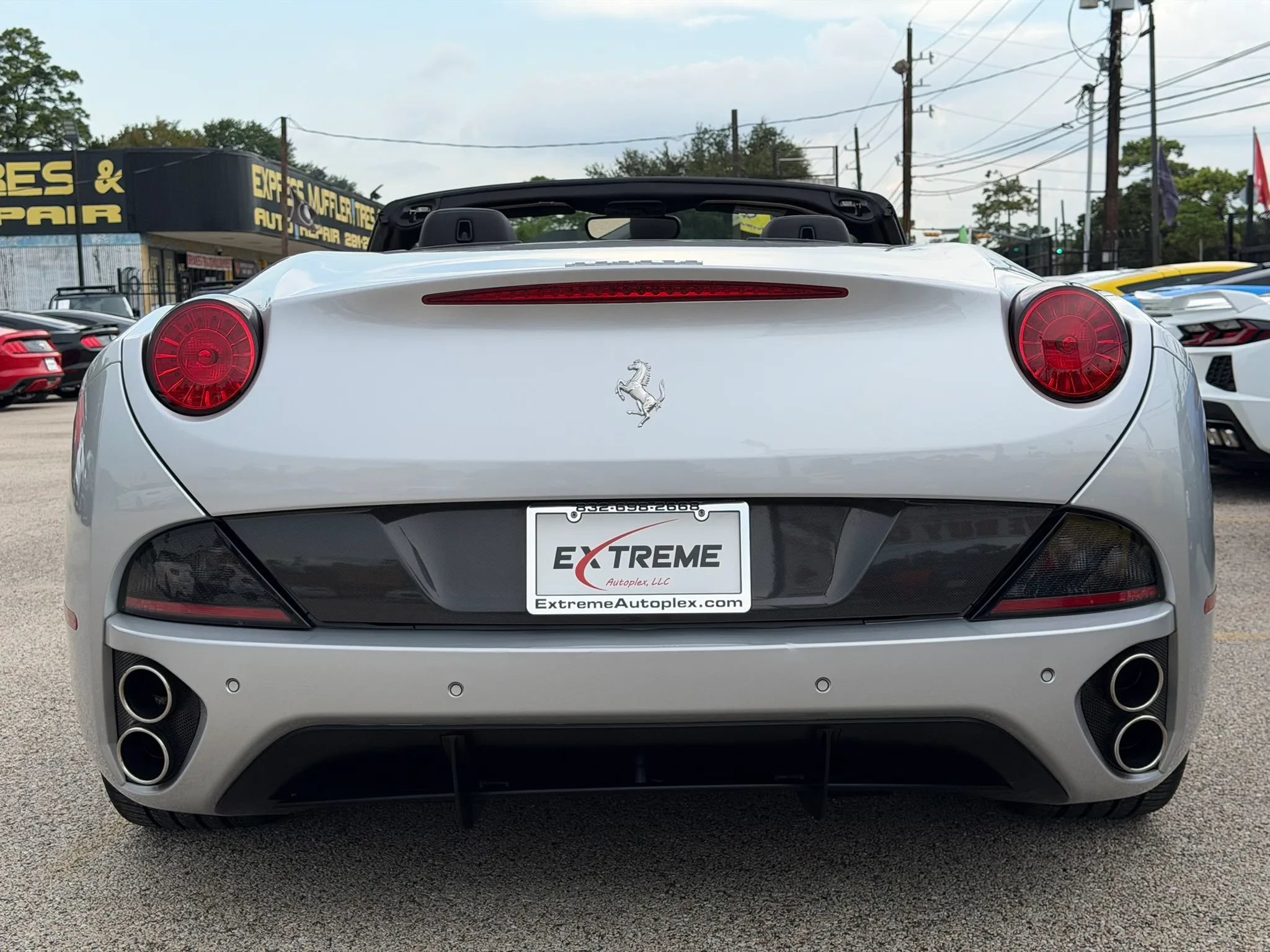 Used 2010 Ferrari California RWD image 5