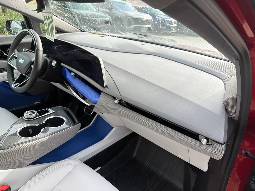 Certified 2025 Cadillac Optiq Sport 1 w/ LPO, Floor Liner Package AWD/4WD image 42