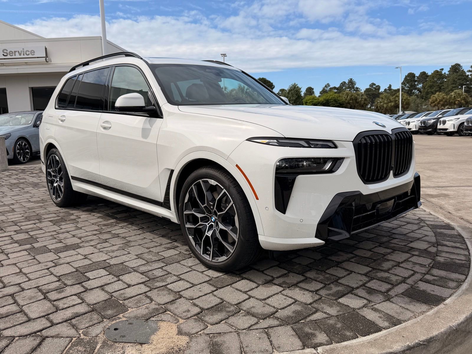 Used 2026 BMW X7 xDrive40i w/ M Sport Package AWD/4WD image 9