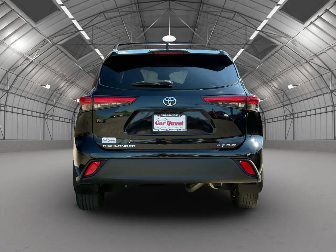Used 2023 Toyota Highlander XLE image 6