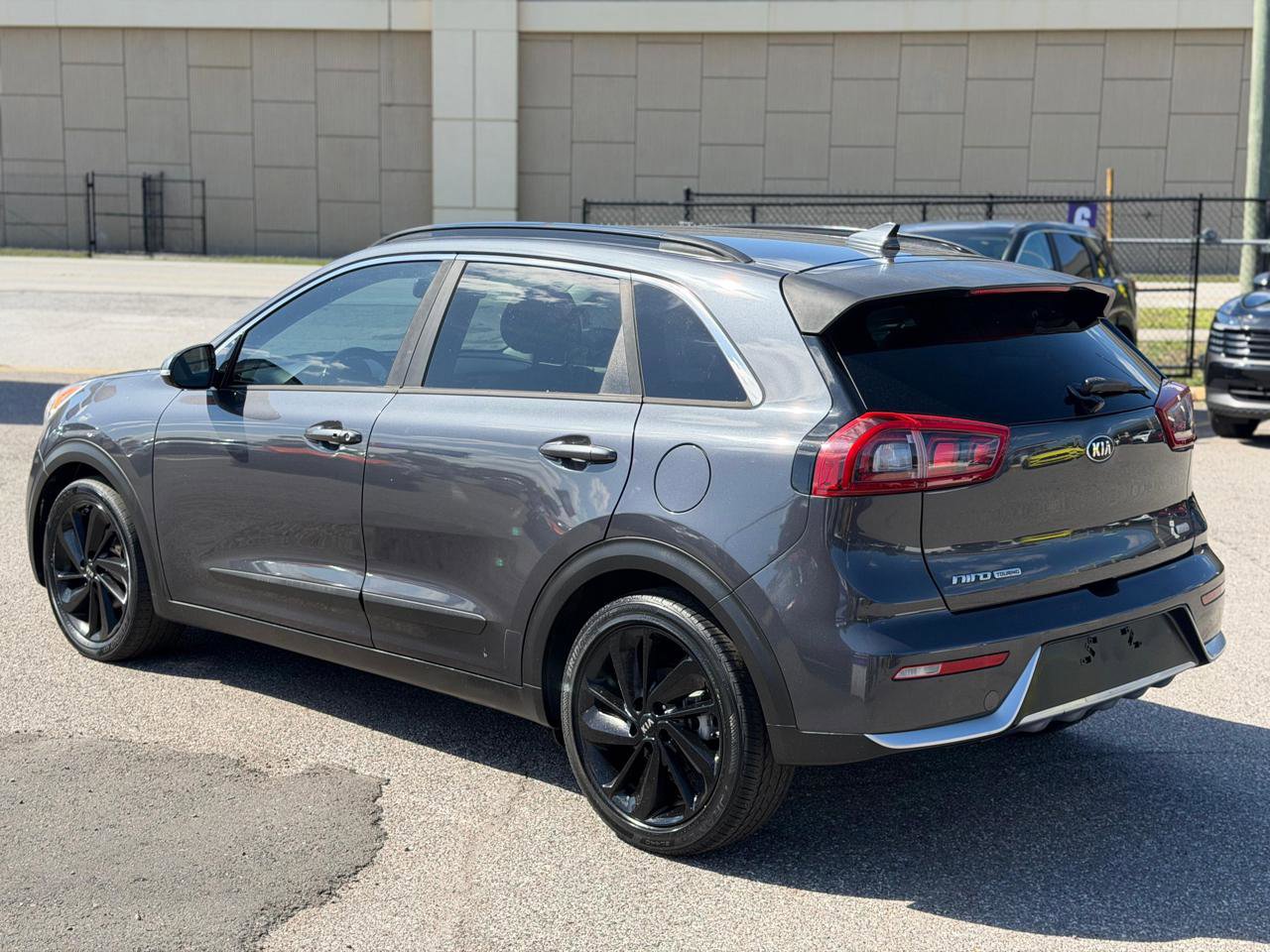Used 2018 Kia Niro EX w/ EX Touring Graphite Edition FWD image 5