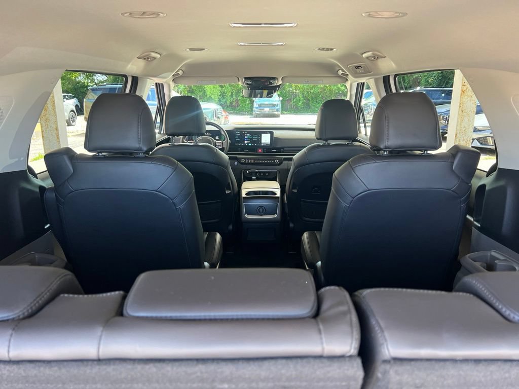 Certified 2025 Kia Carnival FWD image 11