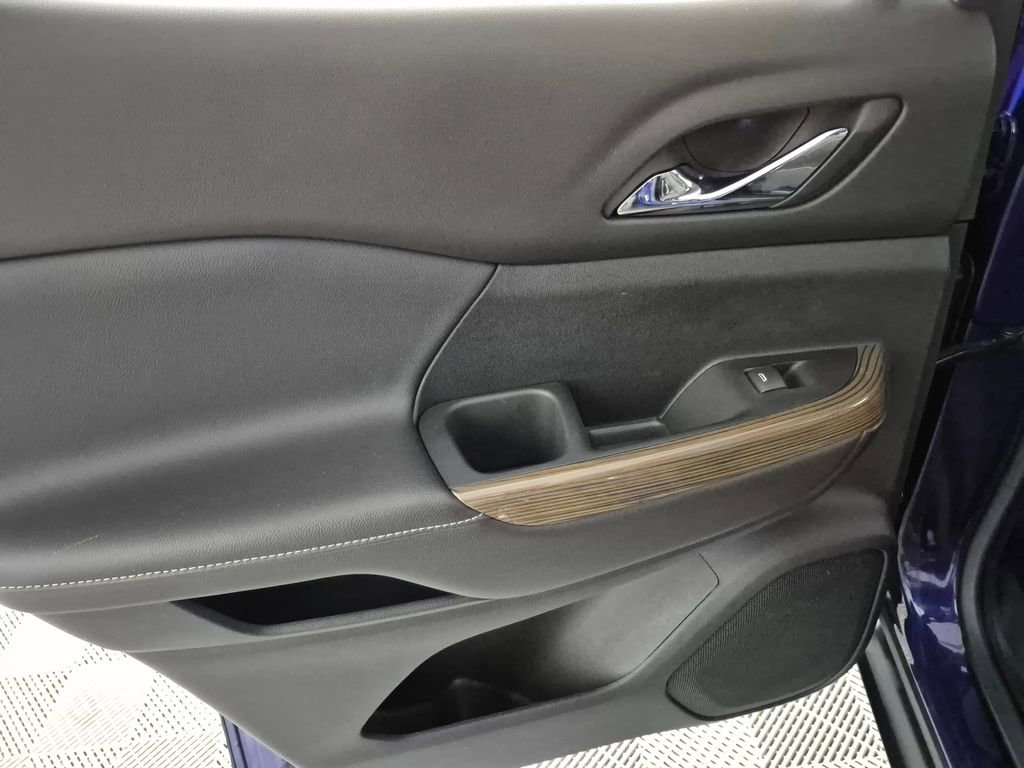 Used 2023 GMC Acadia SLE w/ Driver Convenience Package image 24