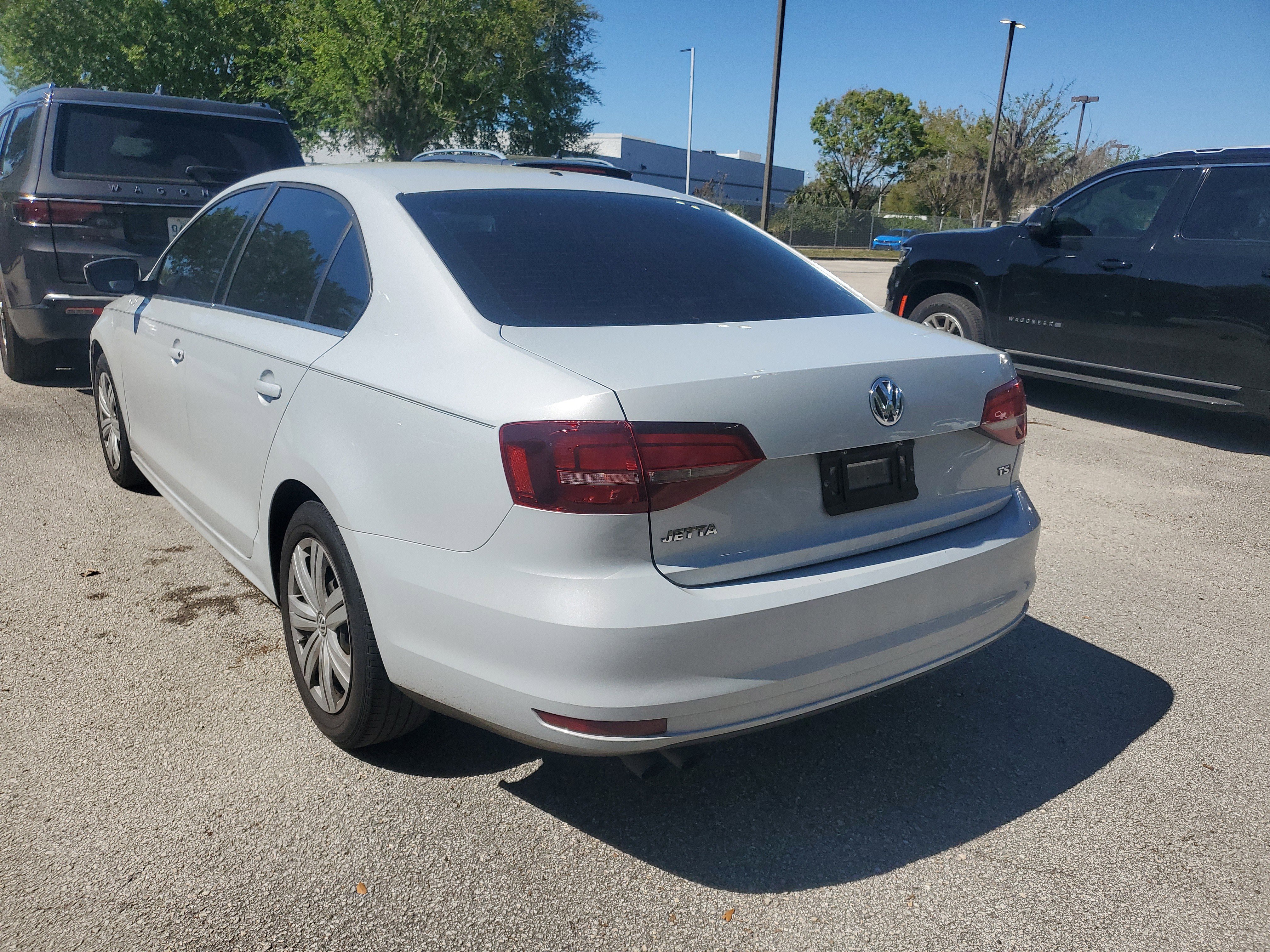 Used 2017 Volkswagen Jetta S image 3