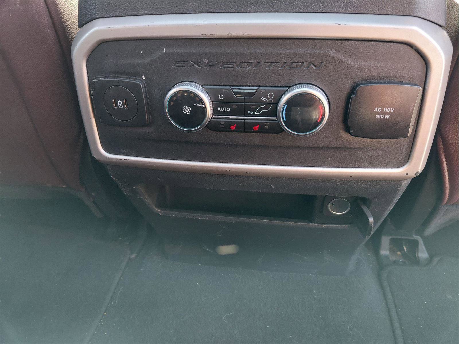 Used 2024 Ford Expedition Limited image 16