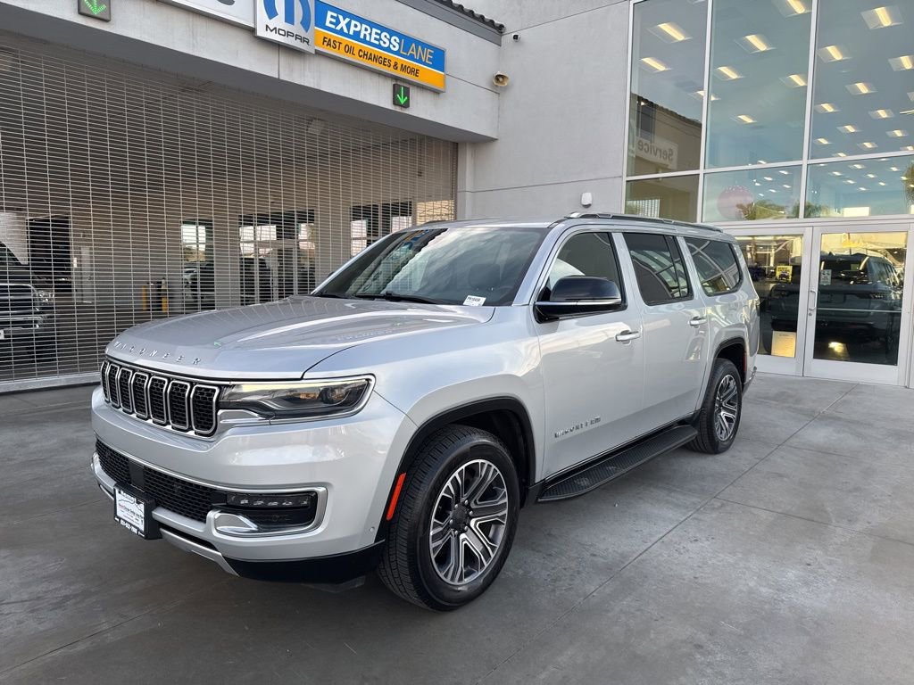 Used 2024 Jeep Wagoneer L Series II w/ Flexible Seating Group image 4