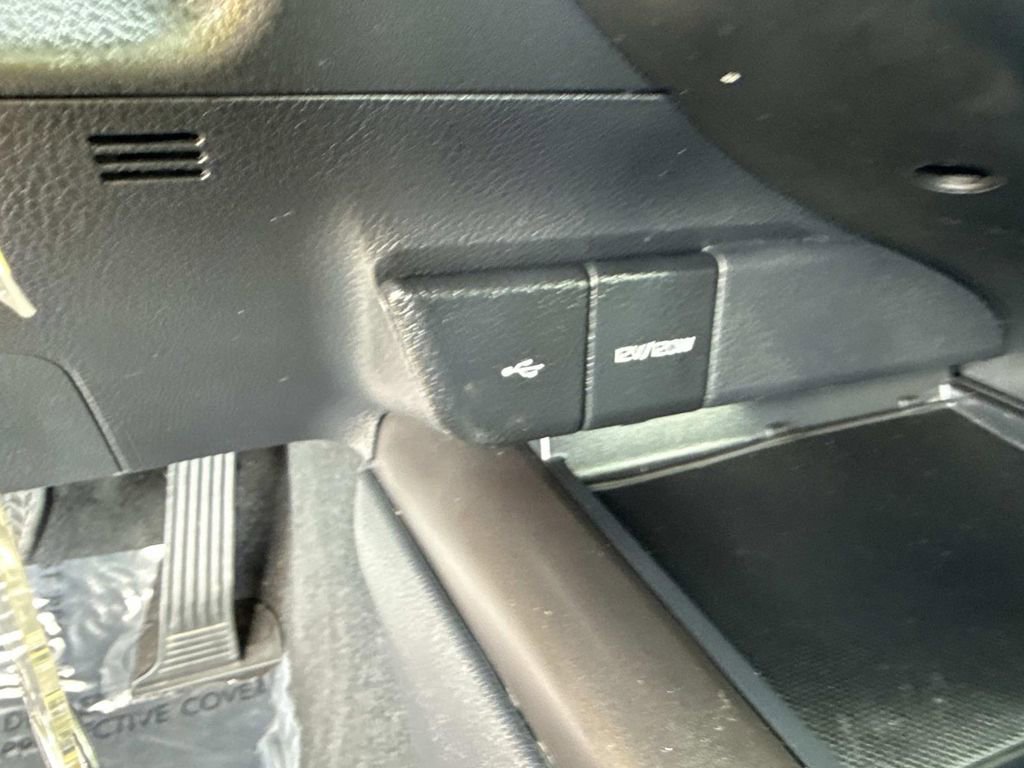 Used 2024 Toyota Camry SE image 30