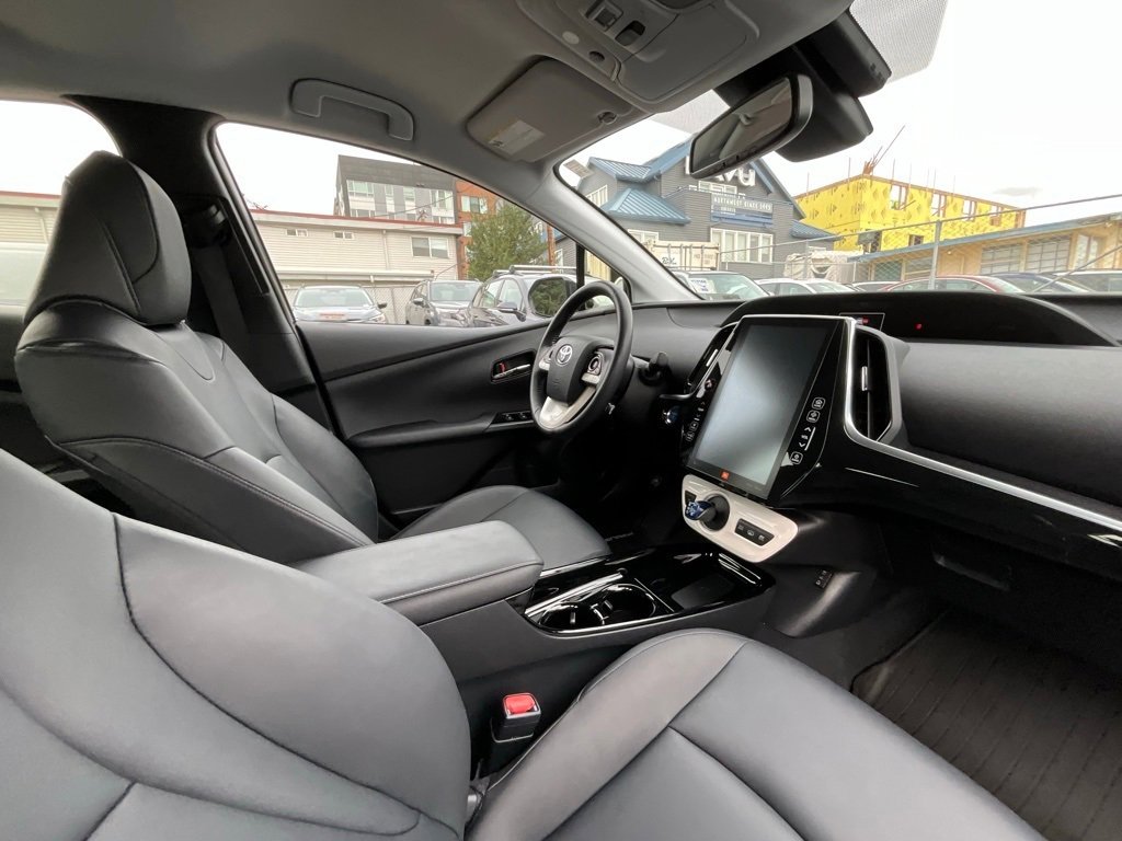 Used 2017 Toyota Prius Prime Advanced image 18