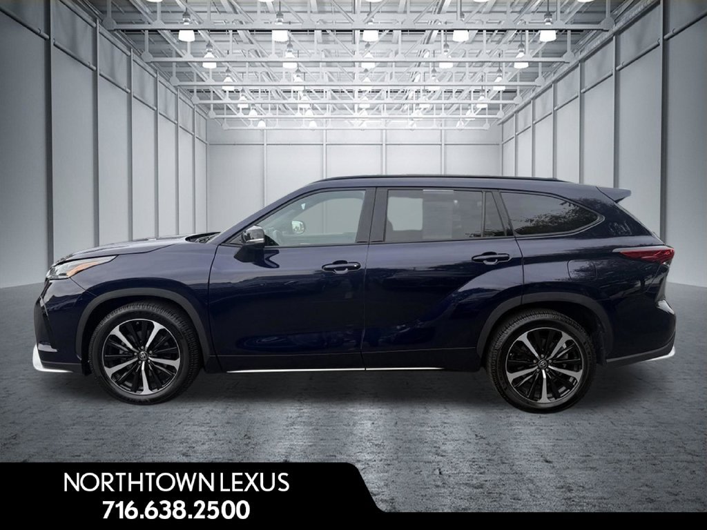 Used 2021 Toyota Highlander XSE AWD/4WD image 3
