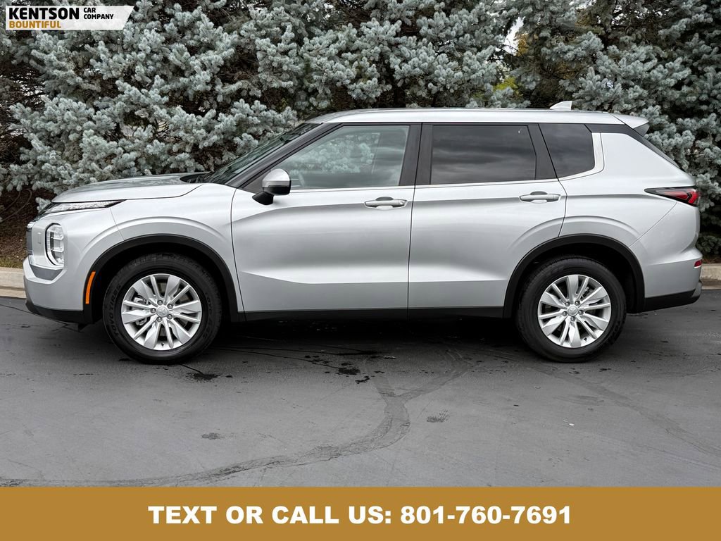 Used 2025 Mitsubishi Outlander ES image 4