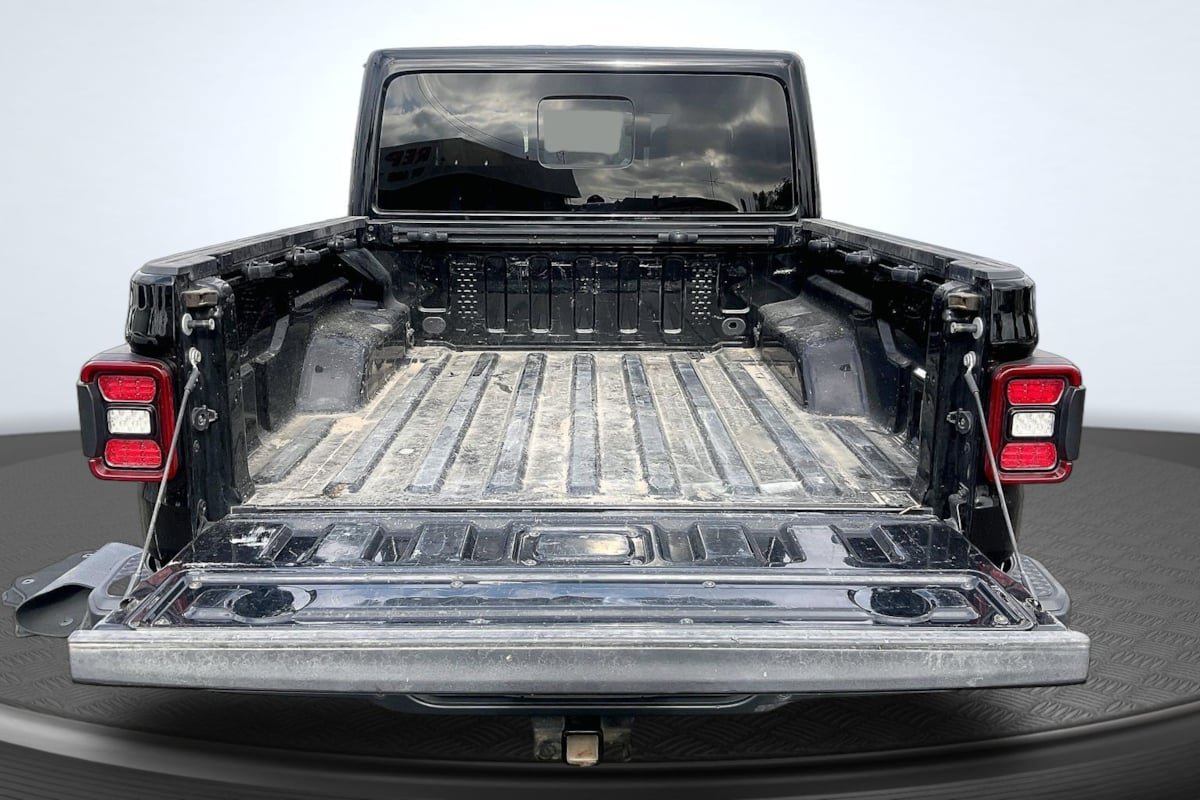 Used 2020 Jeep Gladiator Overland AWD/4WD image 18