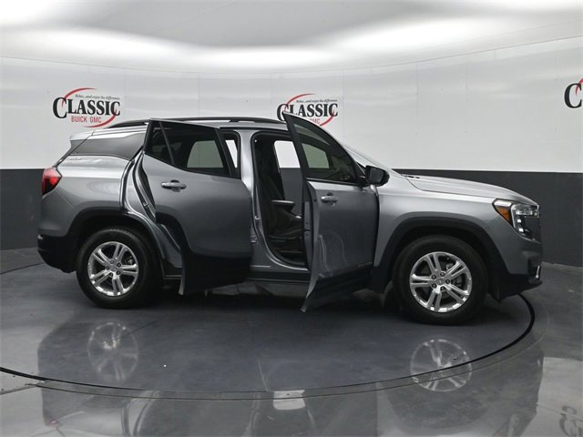 Used 2024 GMC Terrain SLE w/ Driver Convenience Package image 31