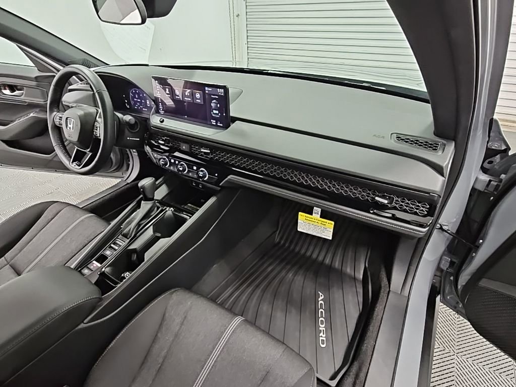 Used 2025 Honda Accord Sport image 39