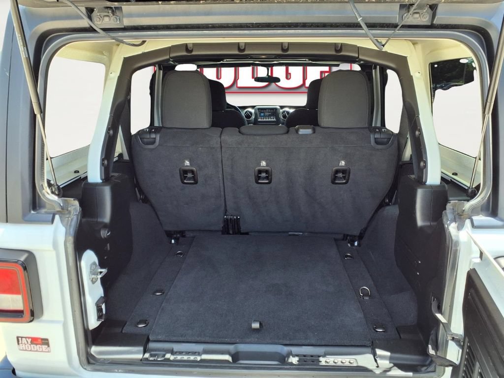 Used 2020 Jeep Wrangler Unlimited Sahara AWD/4WD image 22