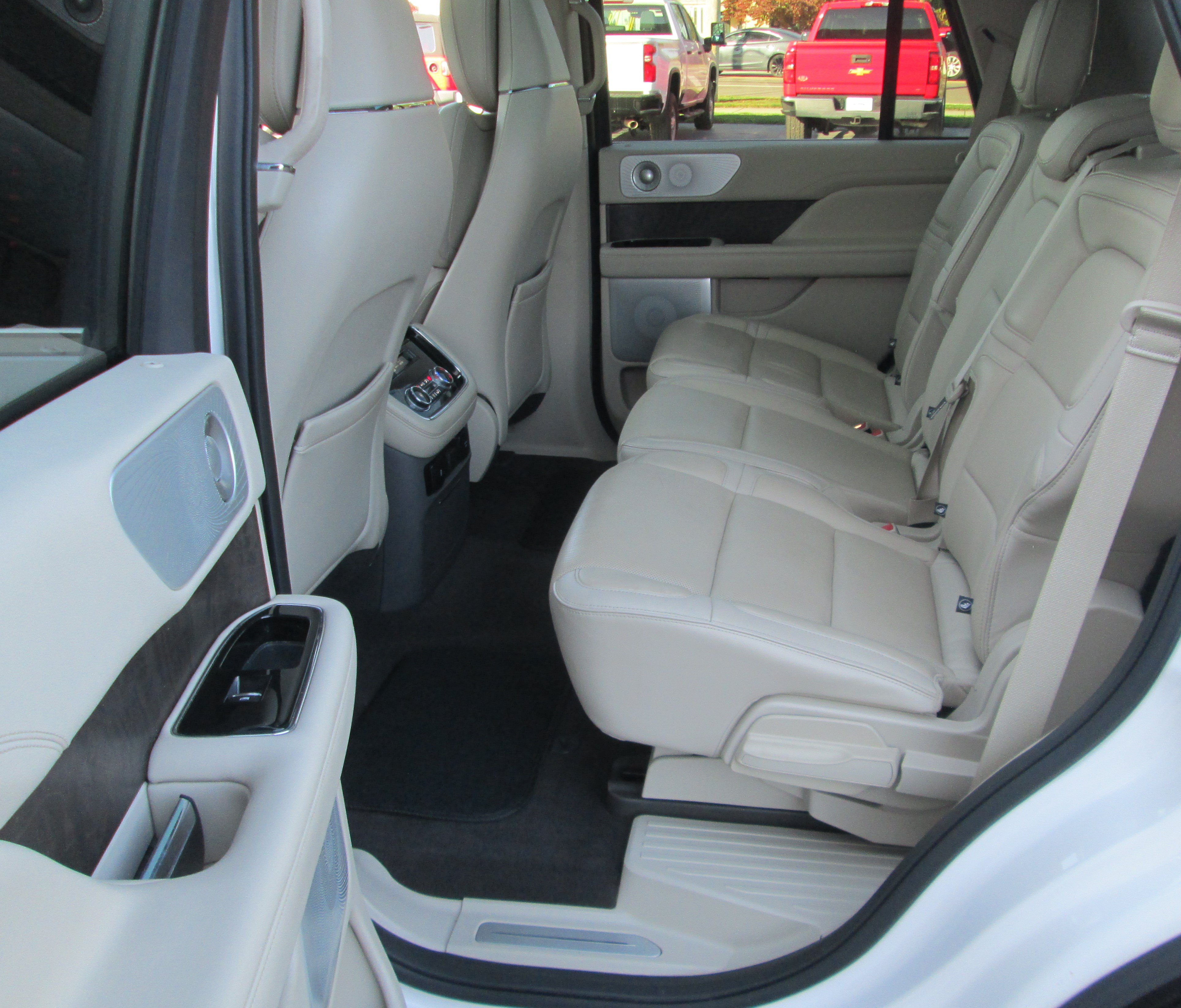 Used 2019 Lincoln Navigator Reserve AWD/4WD image 13