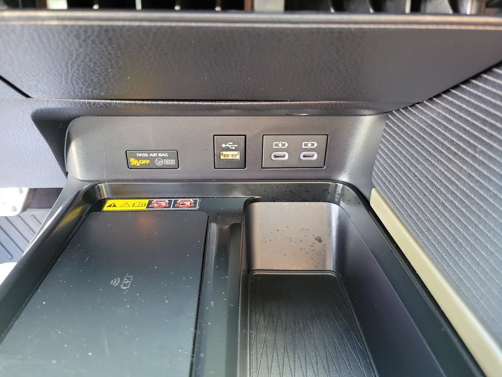 Used 2025 Toyota Camry LE FWD image 32