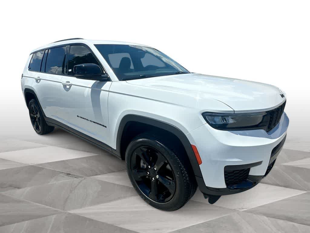 Used 2024 Jeep Grand Cherokee L Altitude RWD image 2