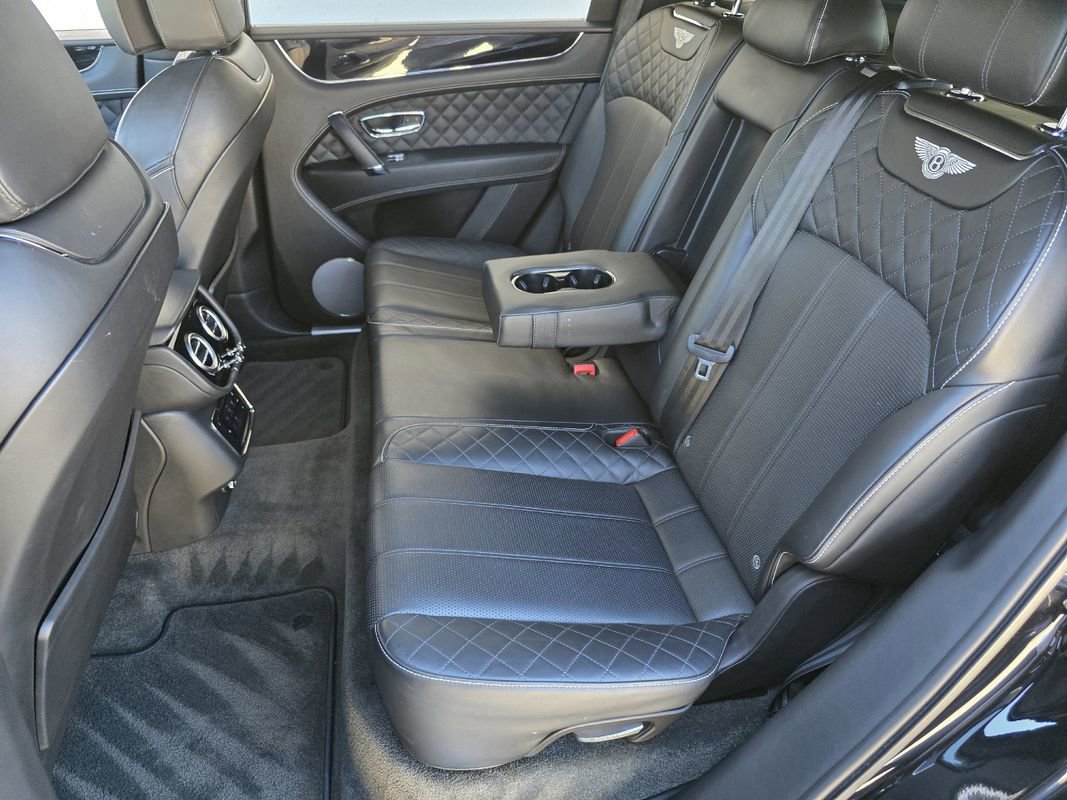Used 2017 Bentley Bentayga image 31