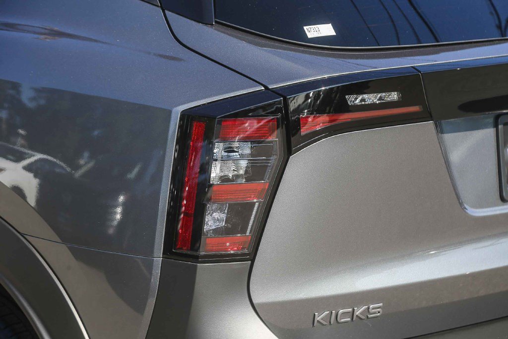 New 2026 Nissan Kicks SR FWD image 9