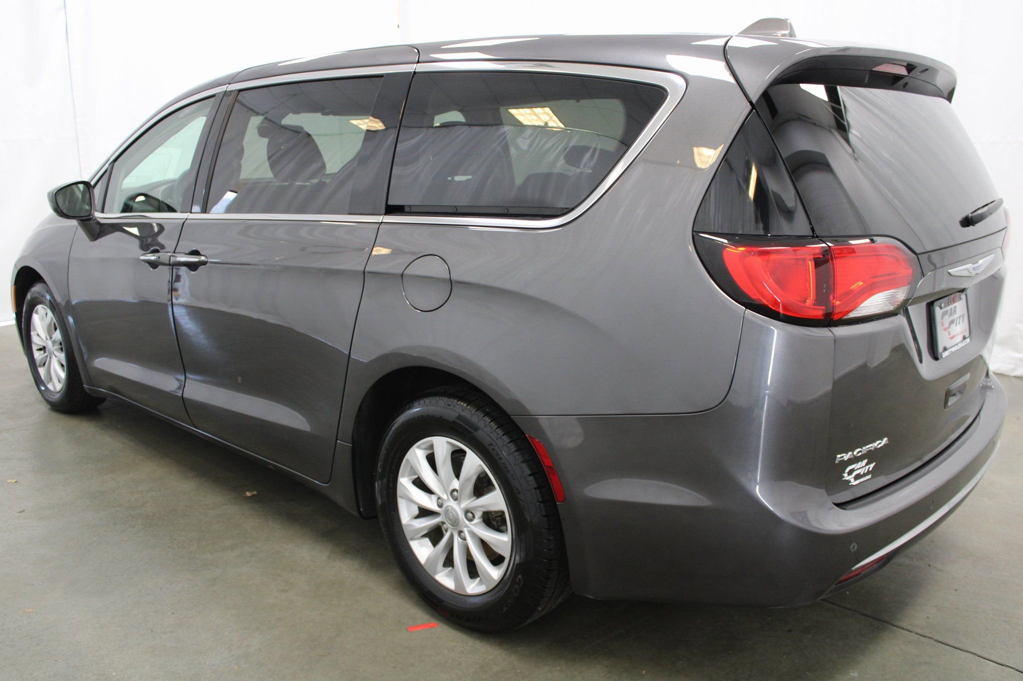 Used 2018 Chrysler Pacifica Touring Plus image 8