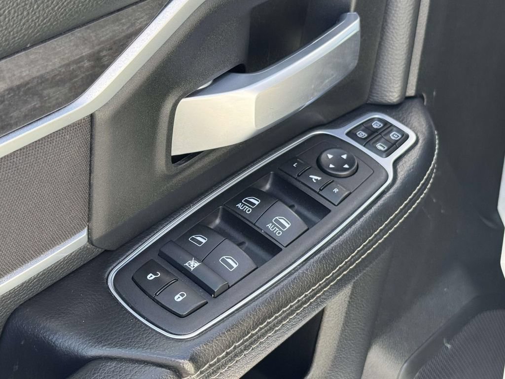 Used 2024 RAM 3500 Big Horn AWD/4WD image 27