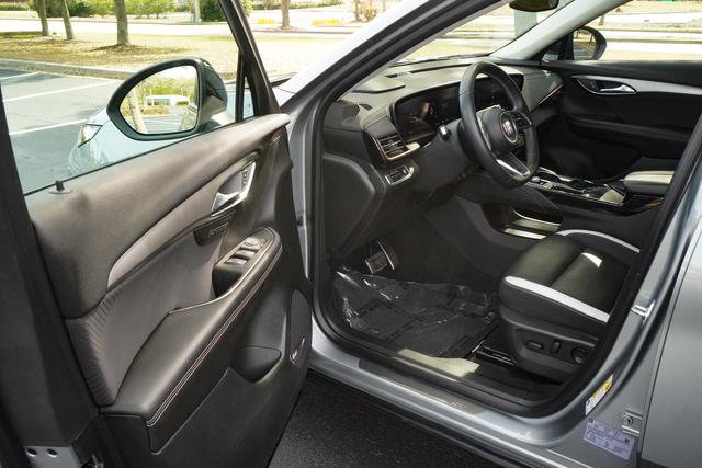 Used 2025 Buick Envision Sport Touring image 11