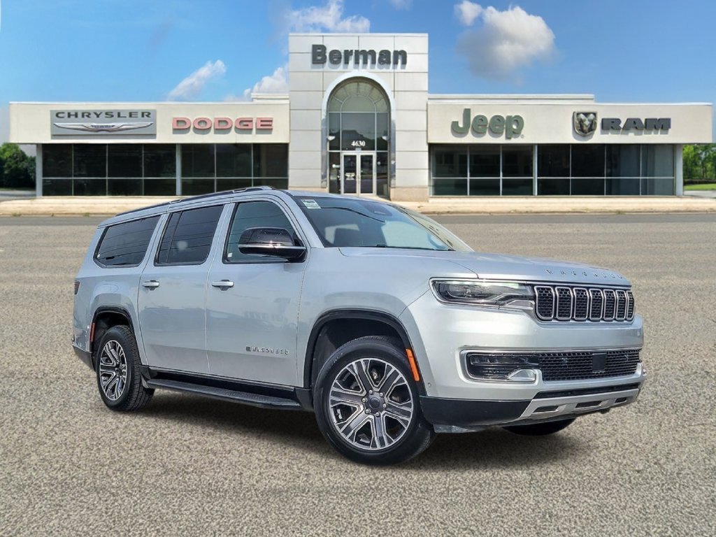 Certified 2024 Jeep Wagoneer L Series II w/ Flexible Seating Group RWD image 2