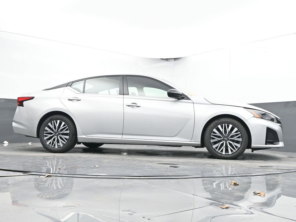 Used 2024 Nissan Altima 2.5 SV FWD image 44