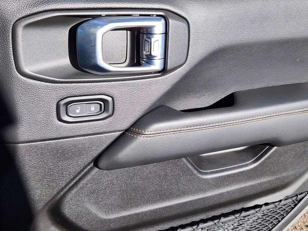 Used 2023 Jeep Gladiator Overland image 12