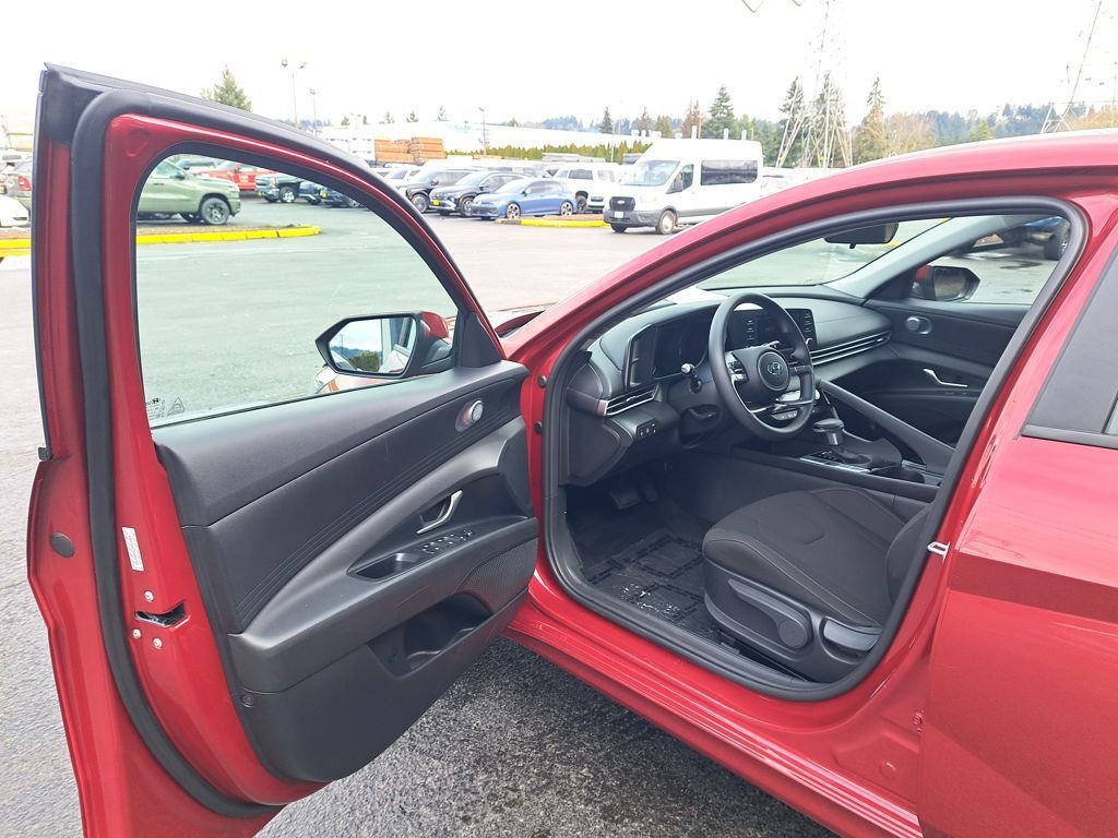 Used 2023 Hyundai Elantra Blue image 10