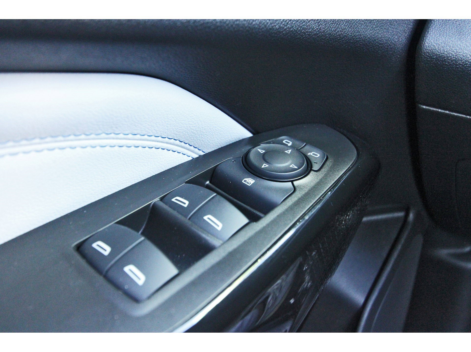 Used 2024 Chevrolet Trax LT w/ Driver Confidence Package image 23