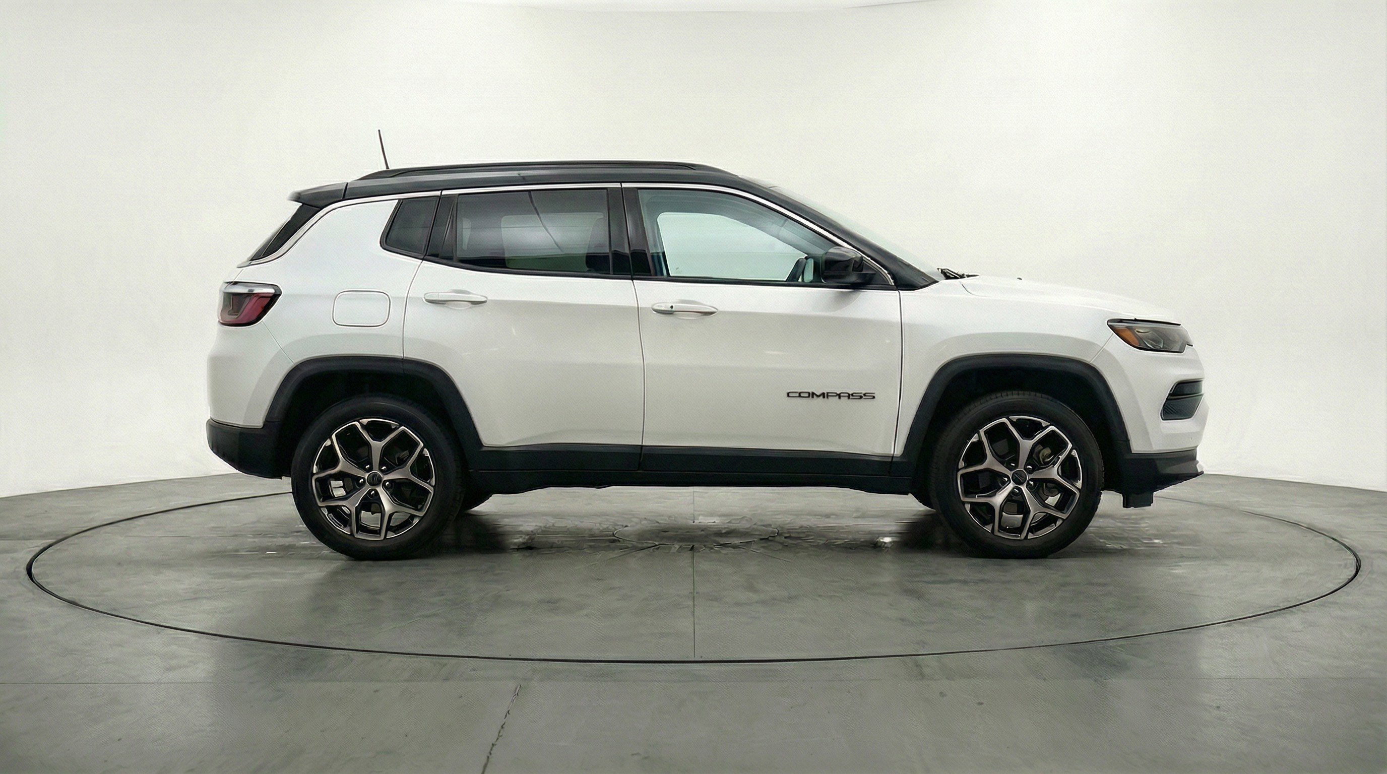 Used 2025 Jeep Compass Limited AWD/4WD image 11