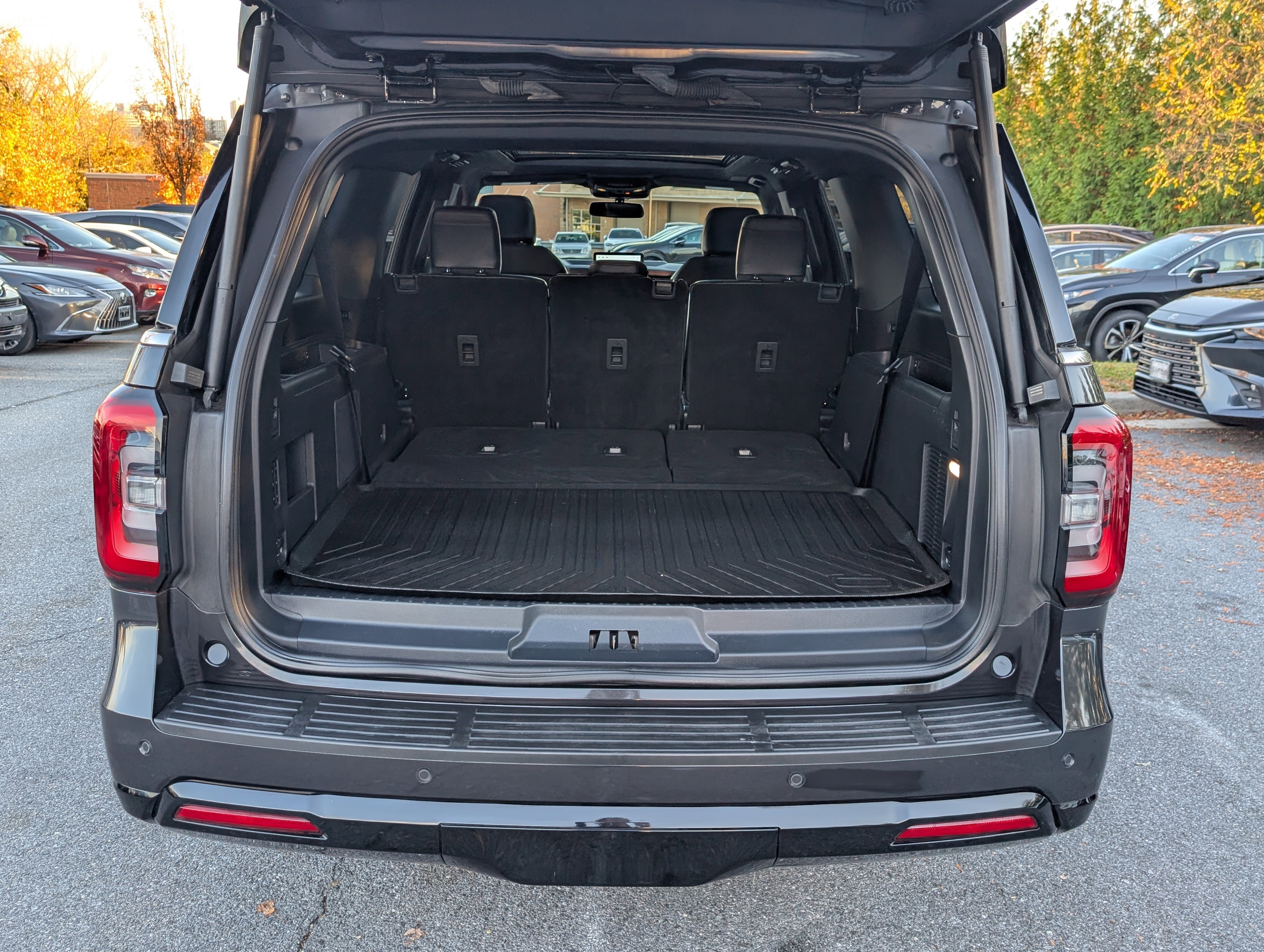 Used 2022 Ford Expedition Max Limited image 14