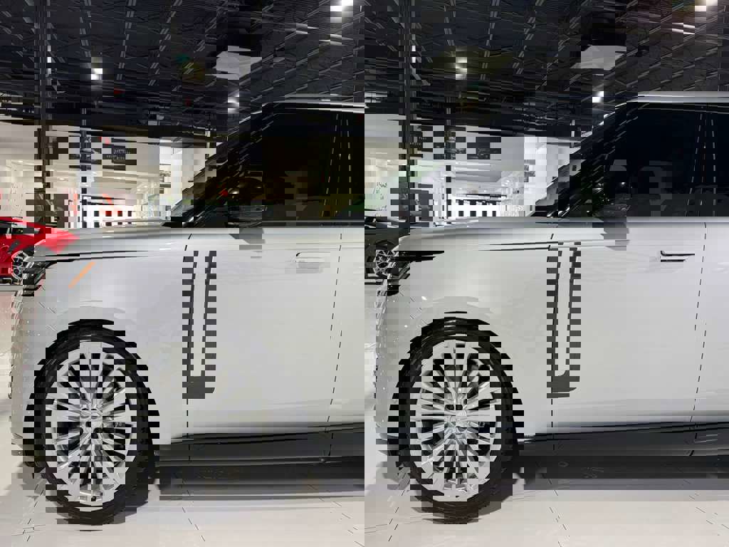 Used 2024 Land Rover Range Rover SE image 47