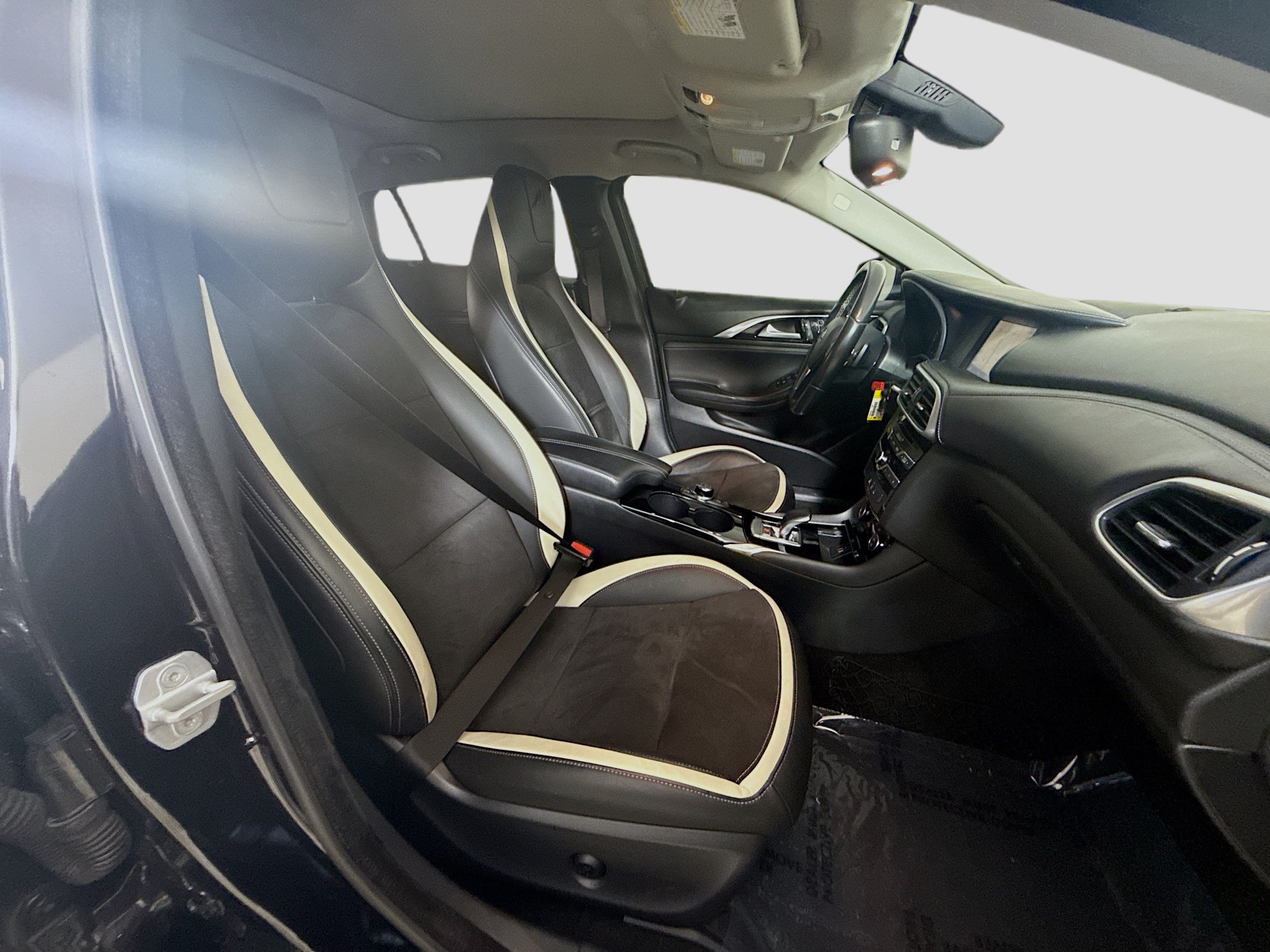 Used 2017 INFINITI QX30 Sport FWD image 28